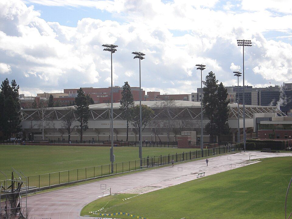UCLA 폴리 파빌리온 외관